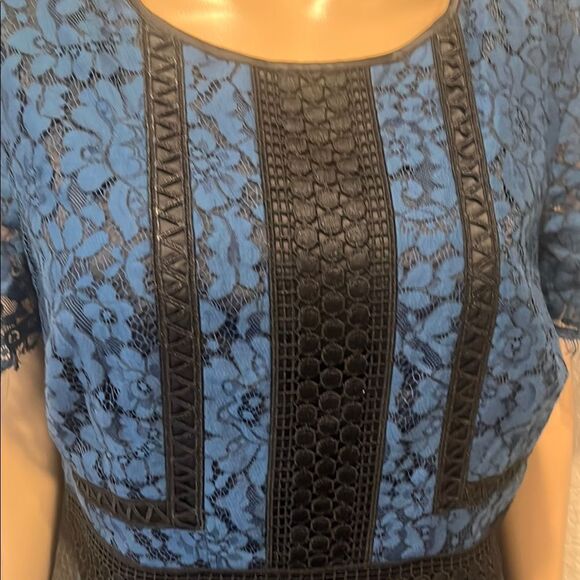 Eliza J-Elegant Blue Lace Dress with pockets - Picture 3 of 7